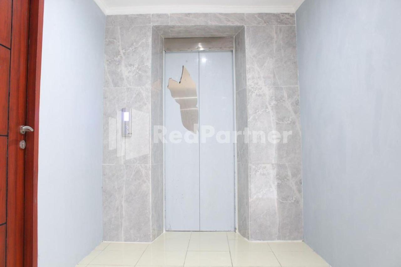 Brahma Hotel RedPartner Jakarta Exterior foto