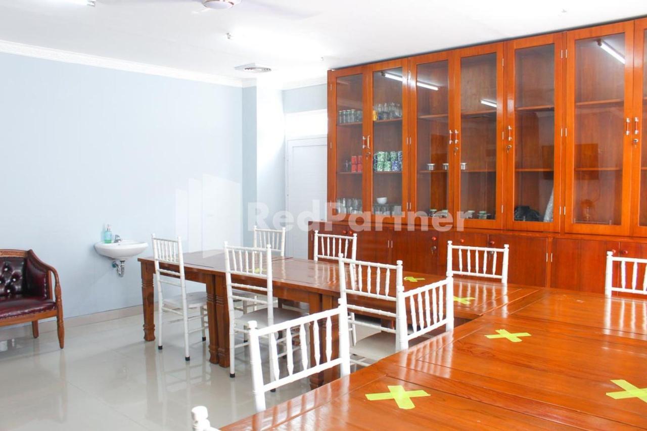 Brahma Hotel RedPartner Jakarta Exterior foto